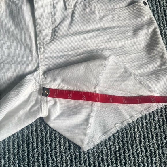Carve Designs Oahu Corduroy short in color Cloud (ivory) size 0 worn once - Picture 5 of 6